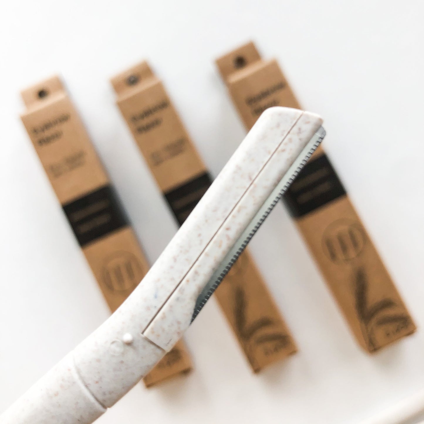 EcoBrow – Biodegradable Wheat Straw Eyebrow Razor